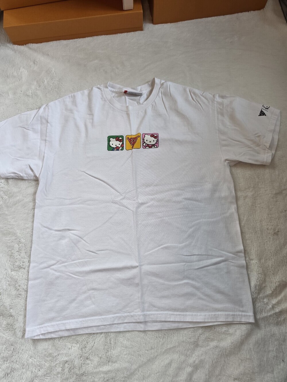 Hypland x Hello Kitty Sanrio Graphic T-Shirt White Toy Blocks Size Large